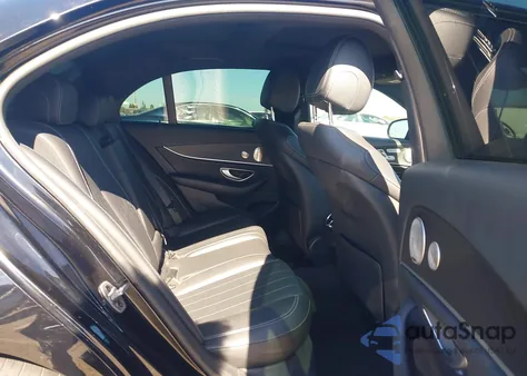 2022 Mercedes-Benz E 350 z USA, uszkodzony, nr VIN W1KZF8DB1NB070673